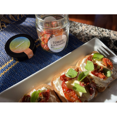 Tomate a la albahaca