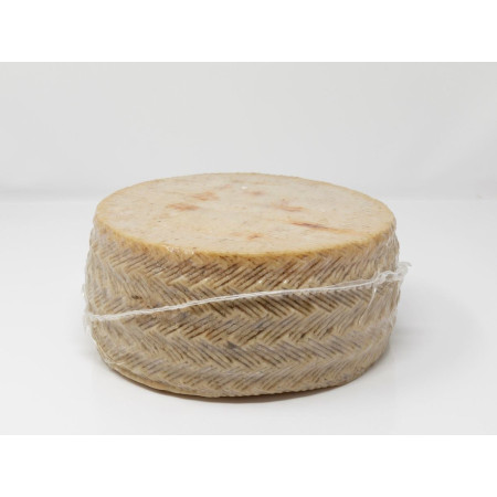Queso Reserva Especial Curado tres leches pieza de Aprox 2.4 kg