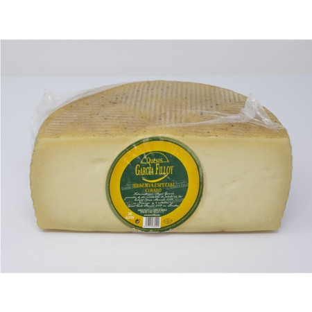 Queso Reserva Especial Curado tres leches 1/2 de pieza grande (al vacío) aprox. 1'3 kg