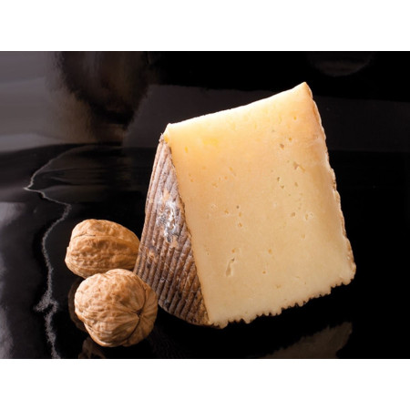 Queso Añejo de Oveja 1/4 de pieza grande (al vacío) aprox. 600 gramos
