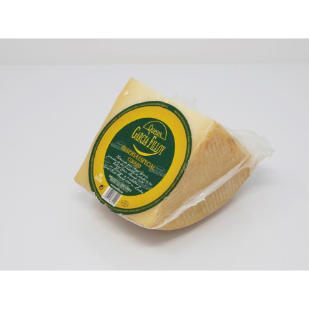 Queso Reserva Especial Curado tres leches 1/4 de pieza grande (al vacío) aprox. 600 gramos